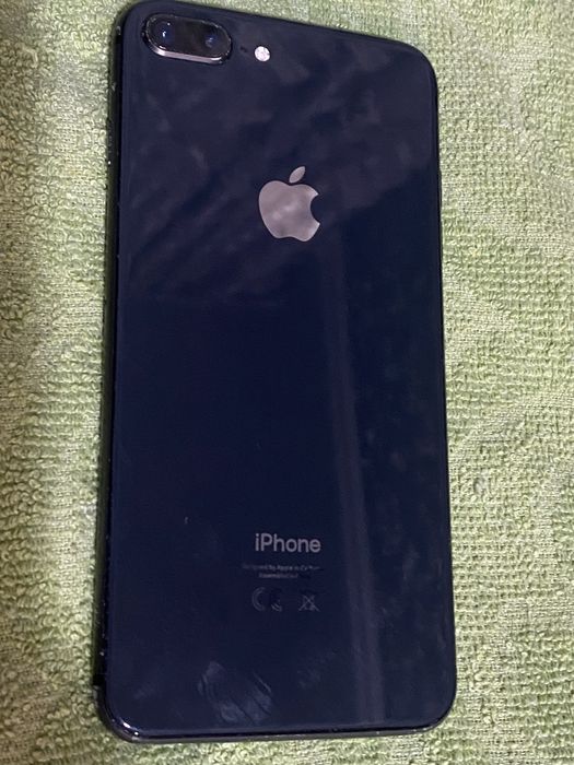 iPhone 8 plus в идеальном состоянии