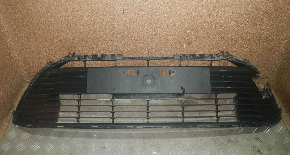 Решетка бампера Тойота Королла е210, 2022 года продам