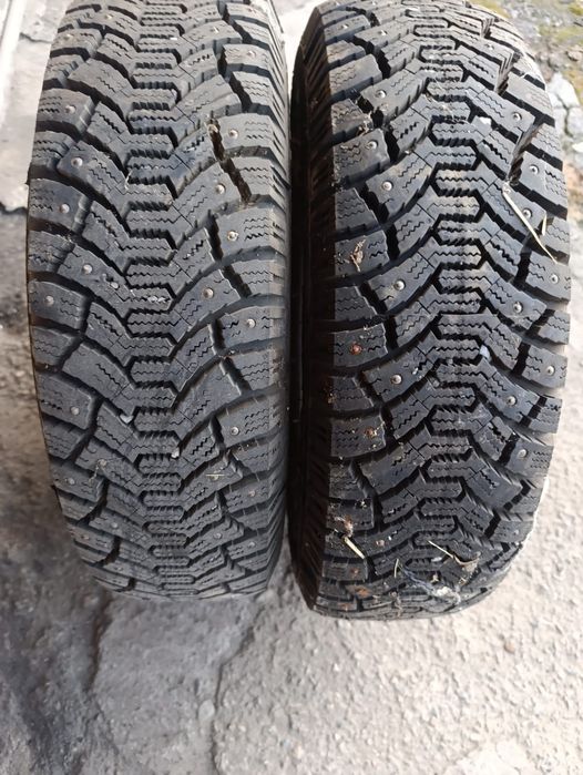 Продам почти новых шипованых 2 балона 185/70/14