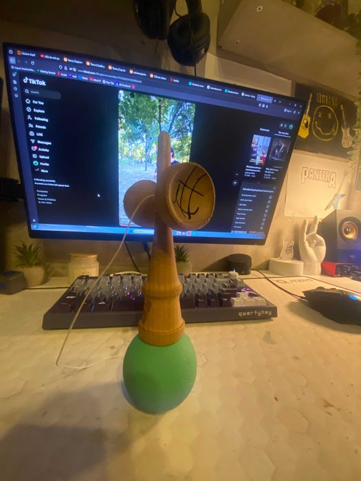 kendama x albastru verde semnata de XREMUS +GRIP