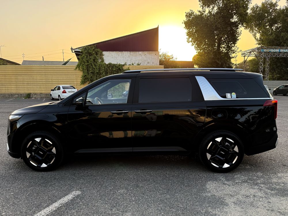 Kia carnival 2024 qora