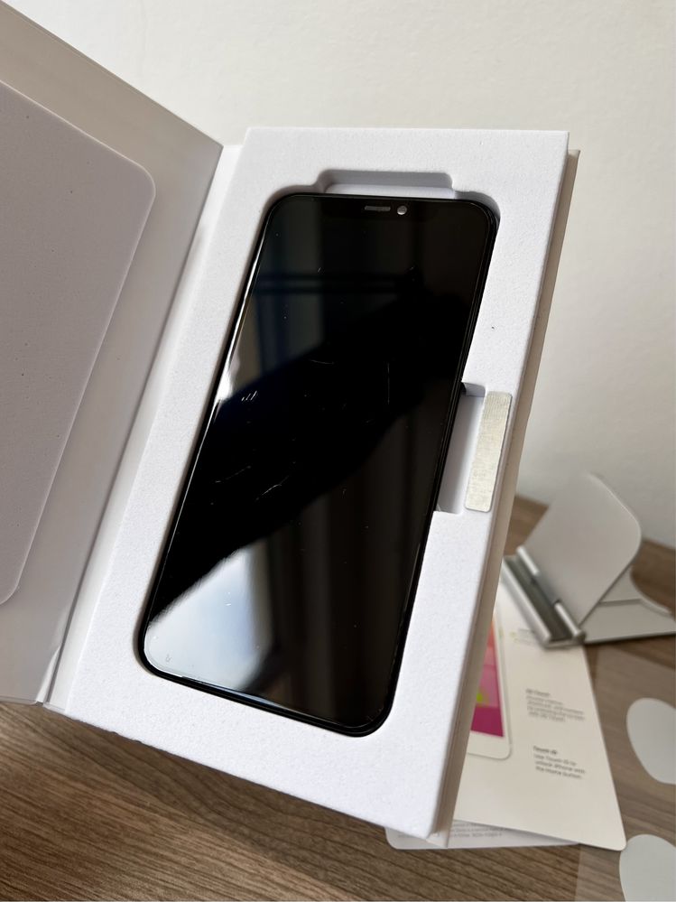 ОРИГИНАЛЕН дисплей за iPhone 11 PRO, ОТЛИЧЕН, свален от телефон!