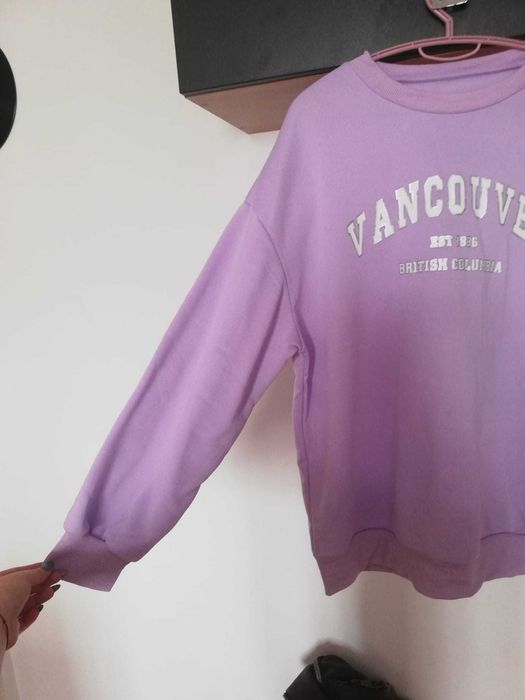 Pulover mov cu maneca picata