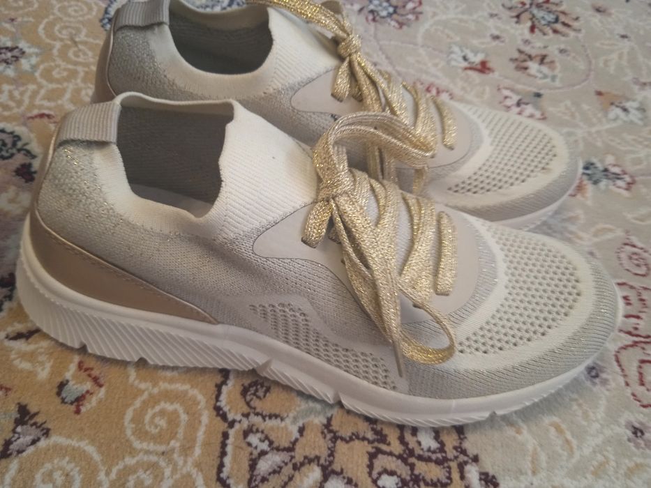 Продам летние кросовки 36 размер качественные