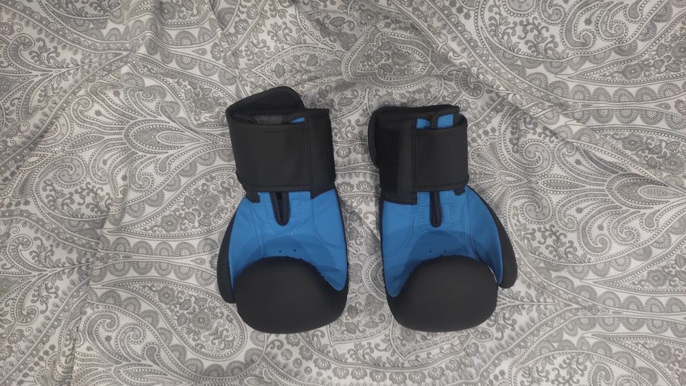 Tibiere, fașă și mănuși.