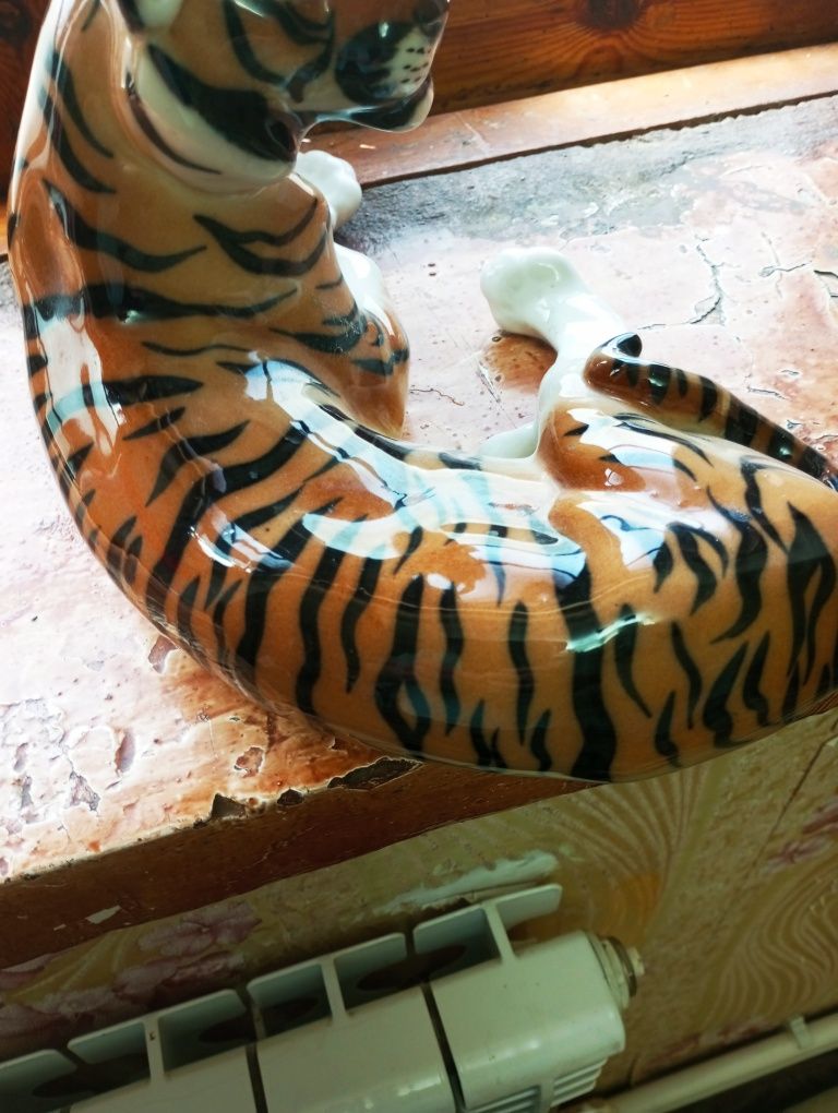 Продам статуэтку тигра.