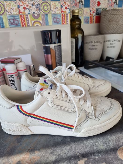 adidasi, Adidas alb murdar