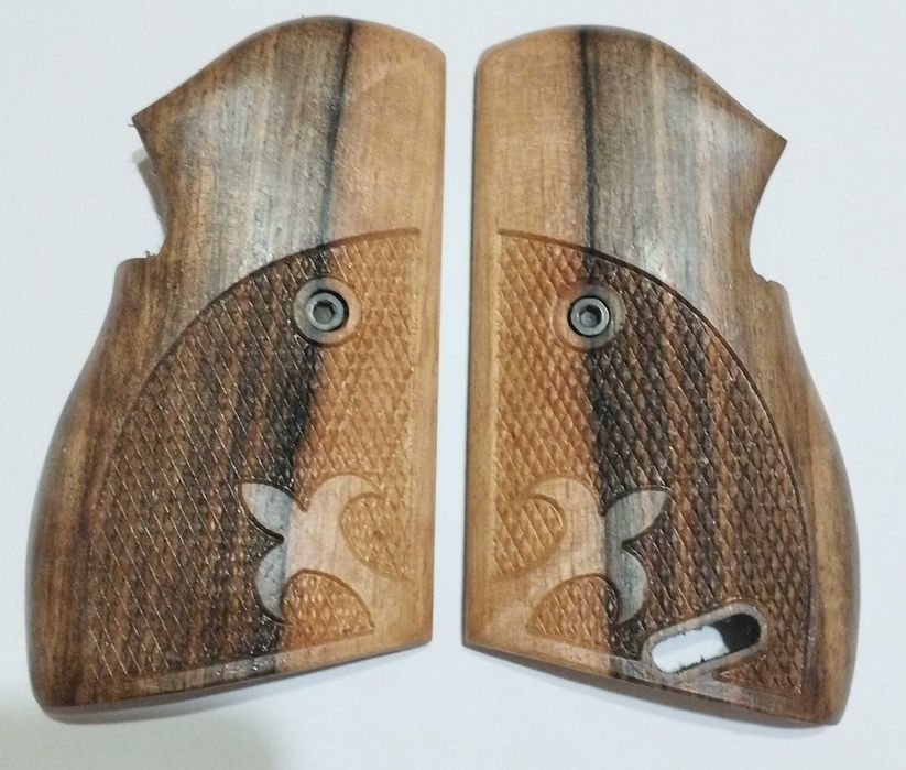 Орехови чирени (ръкохватка) за пистолет ТТ 33