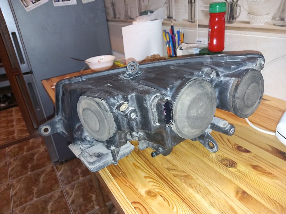 Far bixenon adaptiv dreapta  skoda superb 2 2012