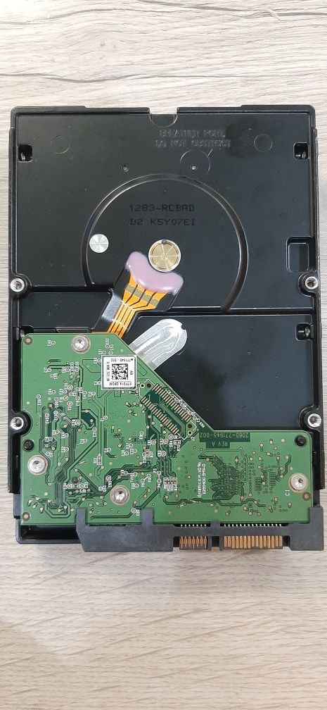 Продам жесткий диск  4 ТБ, Hdd, 3.5

Жесткий диск в
