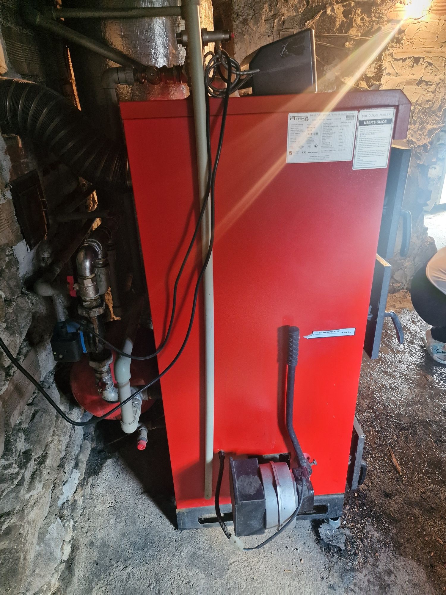 Комбиниран котел на дърва и пелети 53 kW уборудван напълно