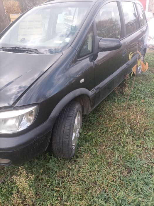 Опел Зафира на части