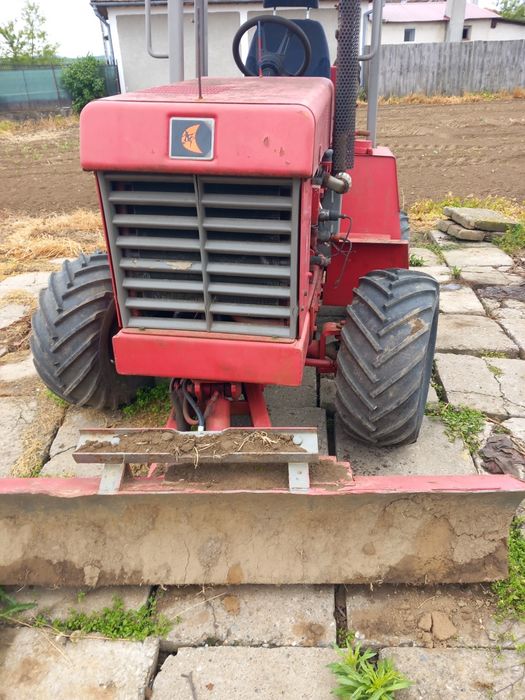 Ditch witch , trencher , sapator sant