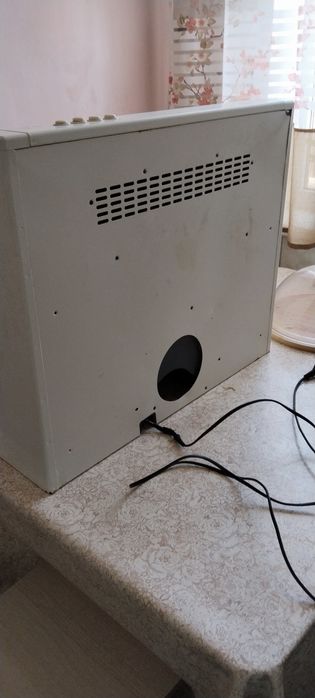 Вытяжка Turbo на кухню в рабочем состоянии.