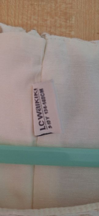 Красива рокля на LC Wikiki  134-140 см.