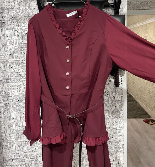 Продаю брючный костюм