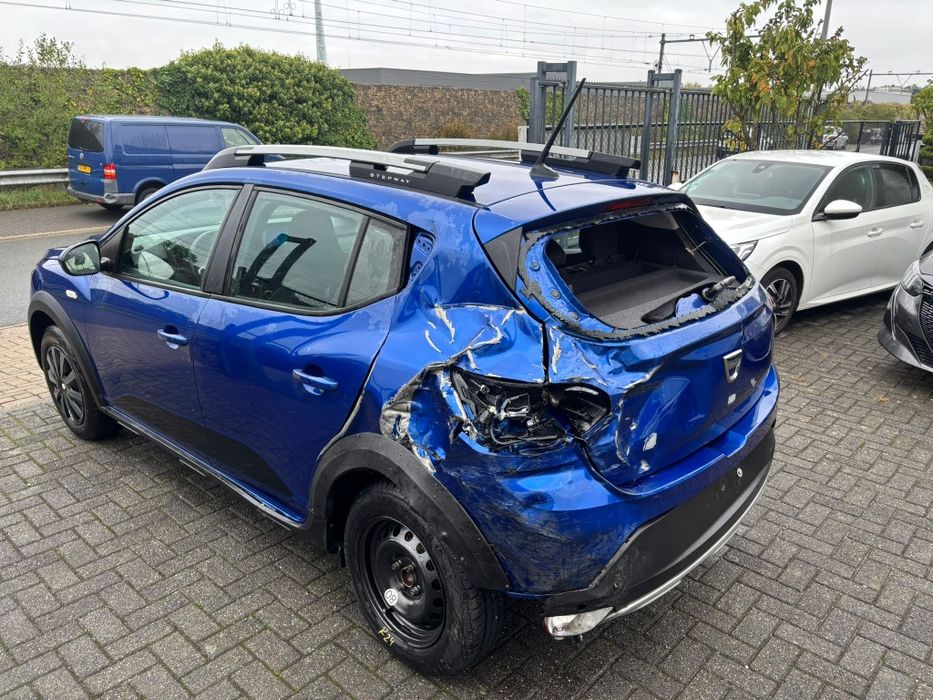 Vând Dacia Sandero avariat stepway 3 an 2021 motor 1.0 TCE  65997 km