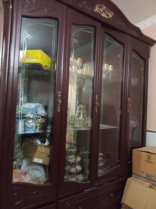 Продаётся мебель, стенка, детские шкаф две письменная столы в идеально