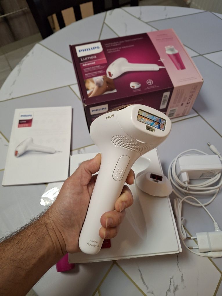 Фотоепилатор Philips Lumea BRI924/00