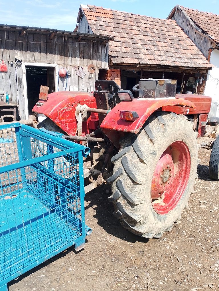 Vând tractor Fiat 4x45