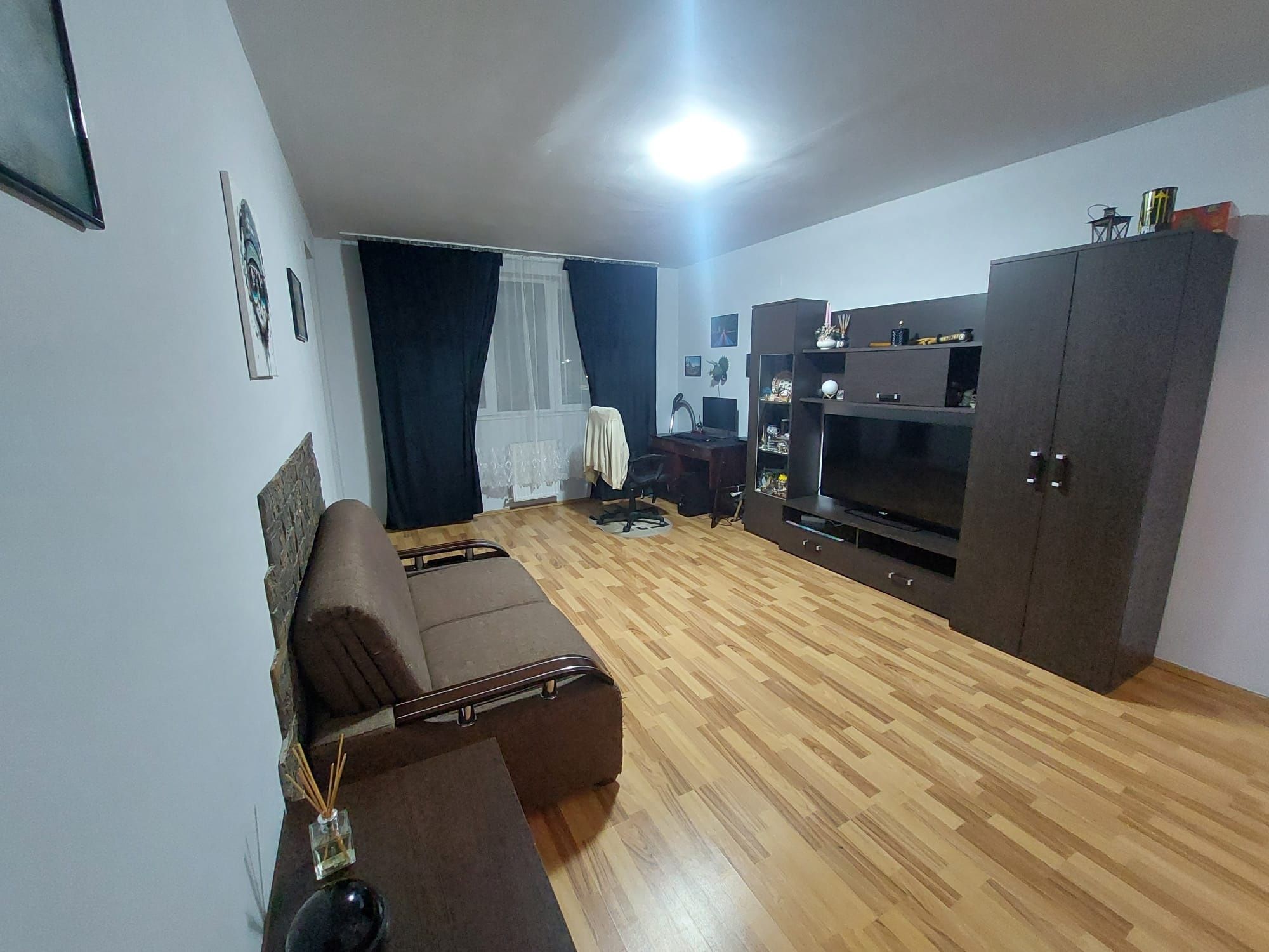 Vând apartament 2 camere direct de la proprietar zona Panoramic Gym