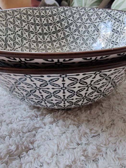 6 броя чинии със златист кант / 2 броя купи черно-бели