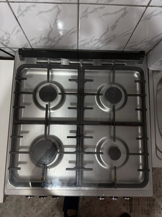 Aragaz Beko cu cuptor electric