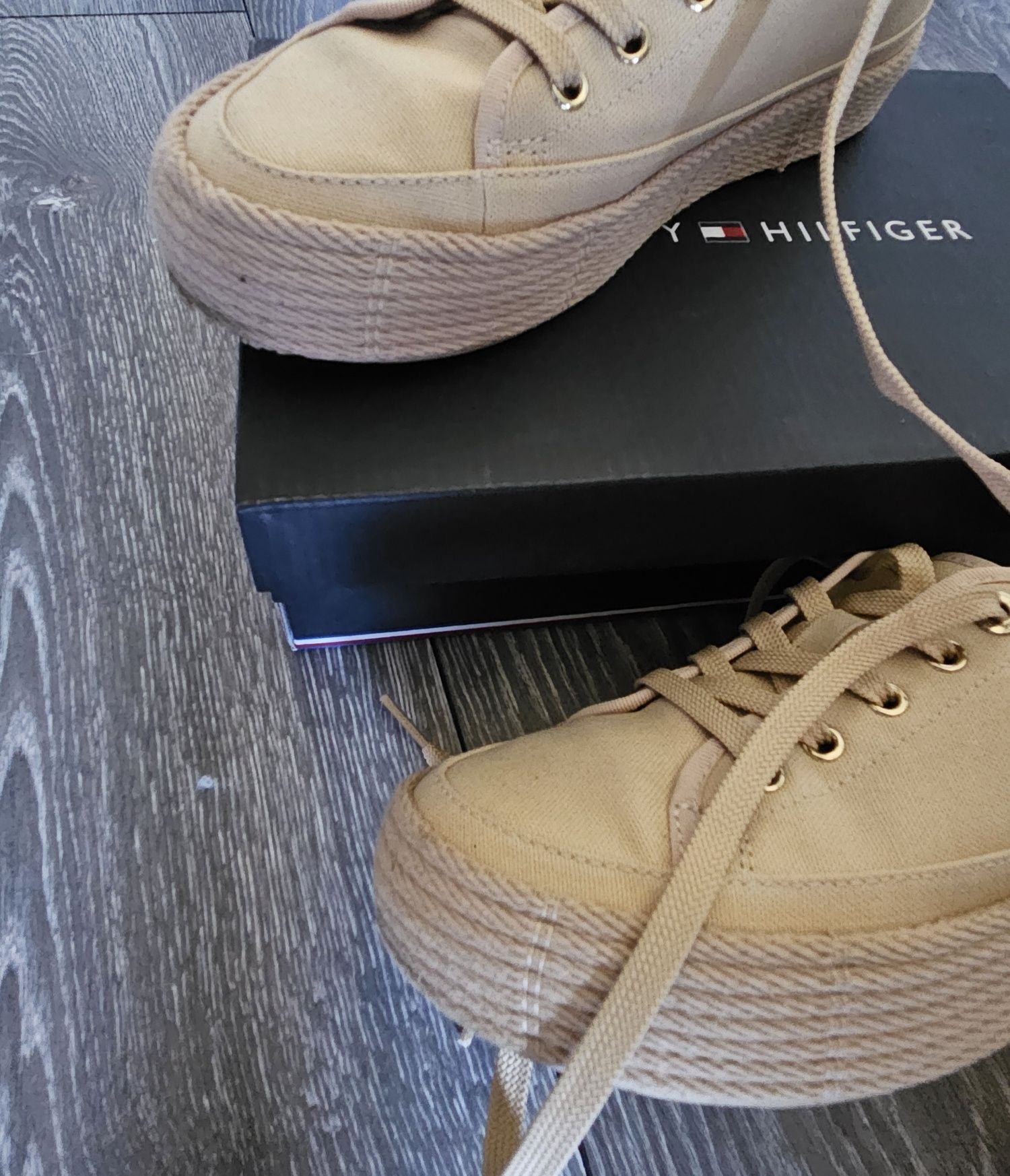 Дамски кецове Tommy Hilfiger