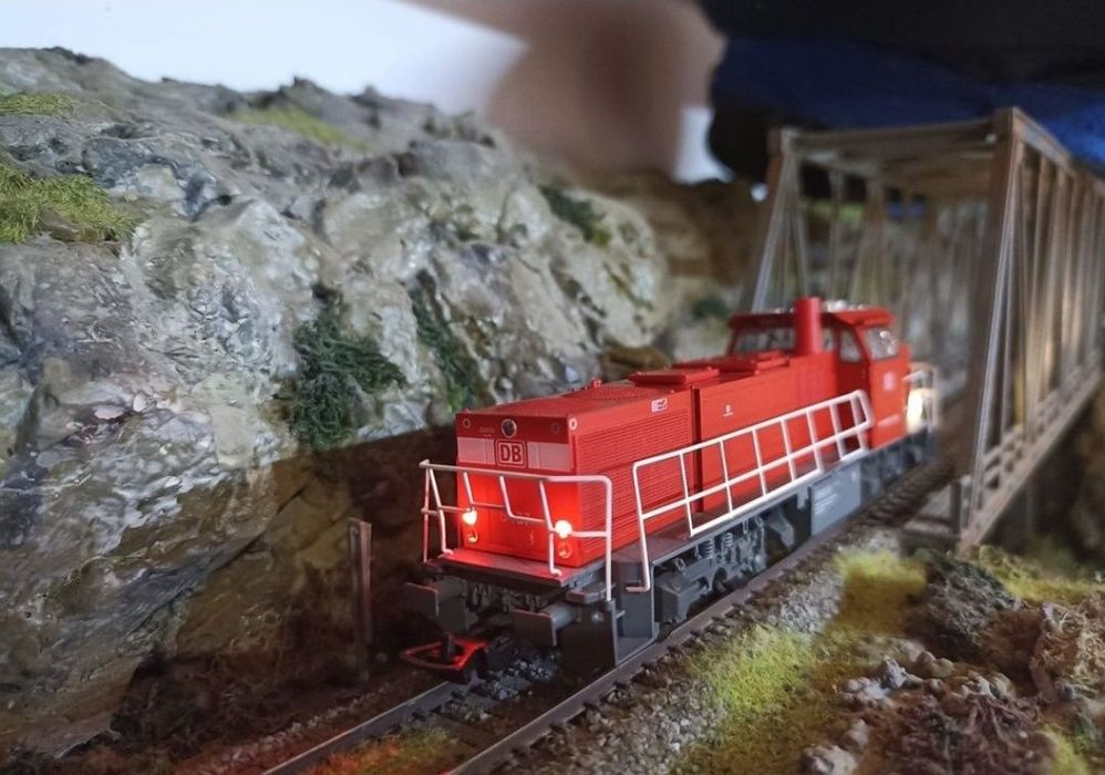 piko BR92 locomotiva digitala cu sunet

Lumini frontale alb/roșu
Tracț