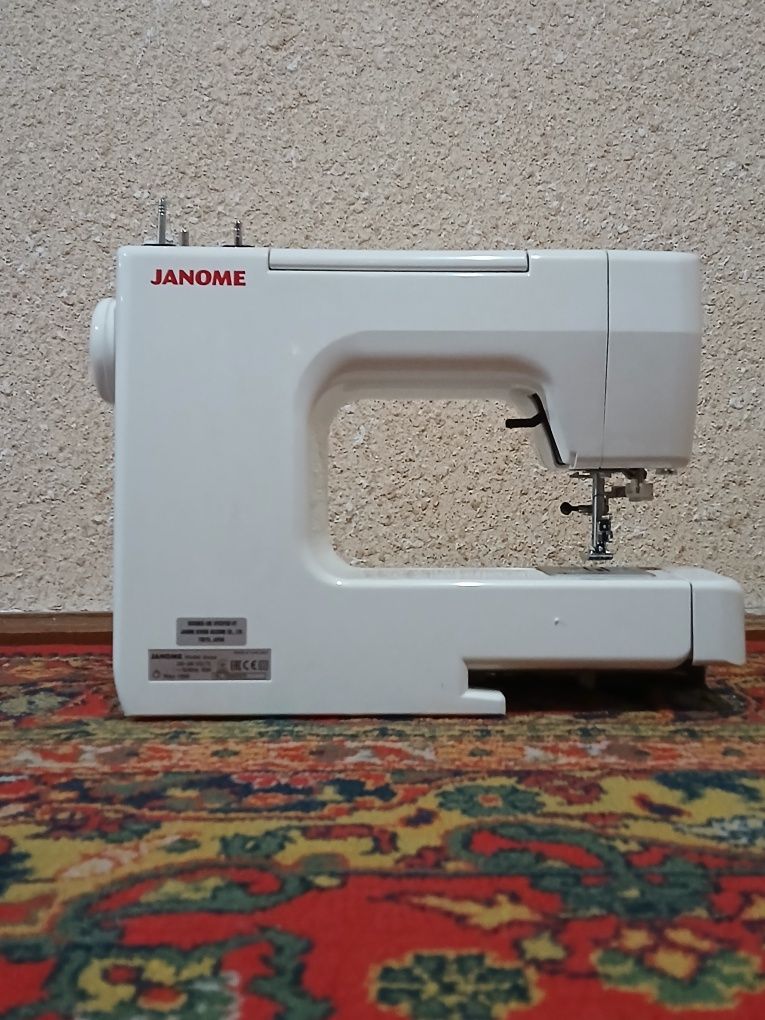 Janome tikadigan moshina