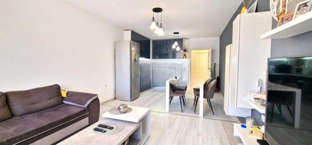 Продава се Тристаен апартамент в Пловдив, Христо Смирненски - 97 кв.м за 1784 €/кв.м - Снимка #1