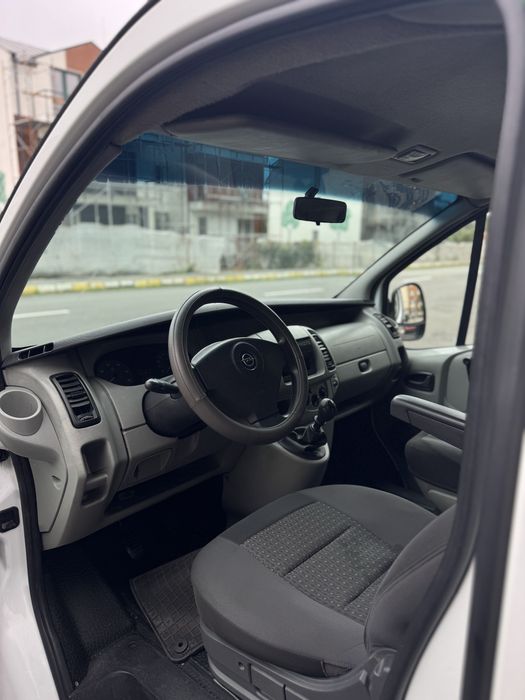 Vând Opel Vivaro 1.9TDI