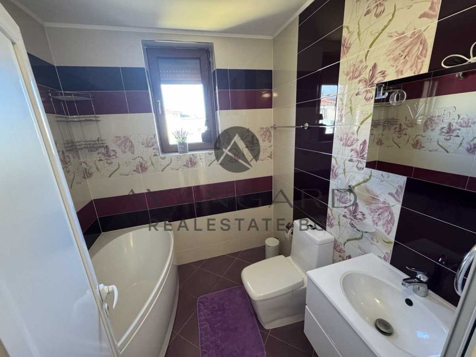 Продава се Къща в Пловдив, Остромила - 240 кв.м за 1212 €/кв.м - Снимка #17