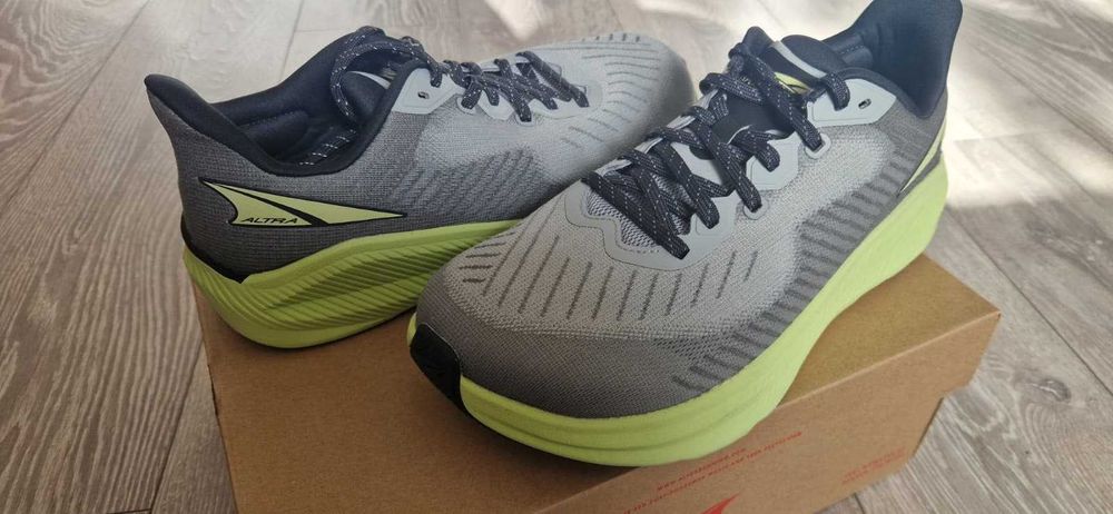 adidas ALTRA 42.5 running saucony brooks asics maraton hoka