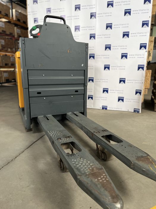 Transpalet Liza electrica Jungheinrich ECE 220 2T
