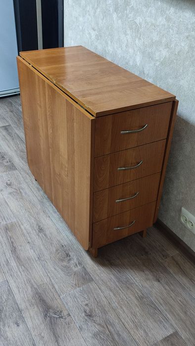 Продам стол  б/у