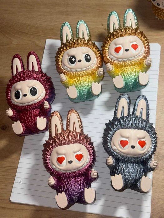 Figurine Labubu: Jucăușe, luminoase și pline de personalitate