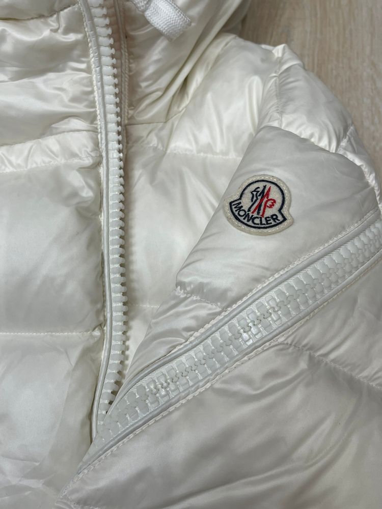 Продам пуховик - куртка ( Moncler)