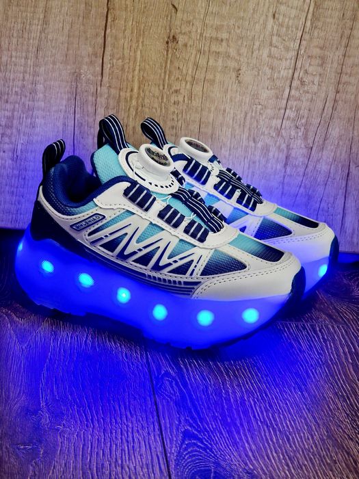 Adidasi cu role detașabile