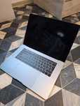 Продавам MacBook Pro 15inch i9 2019