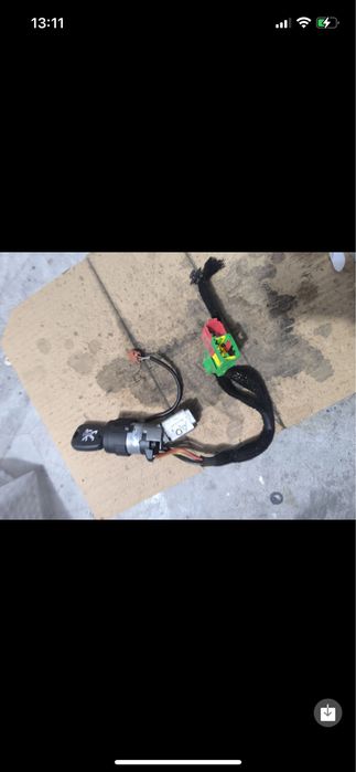 Замок зажигания на Pegueot на 307.