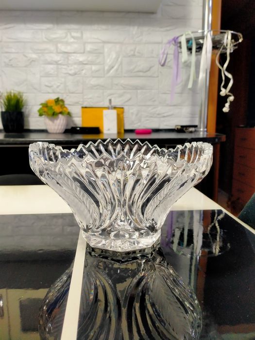 Продам салатницу хрустальную .