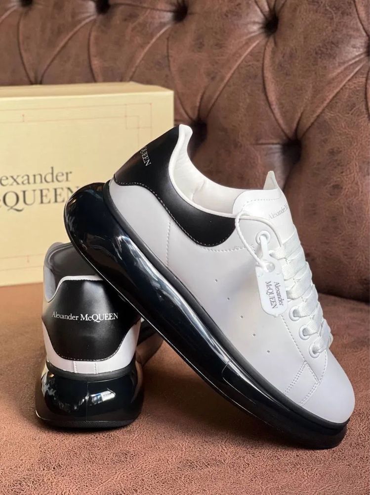 Adidasi Alexander McQueen black and white