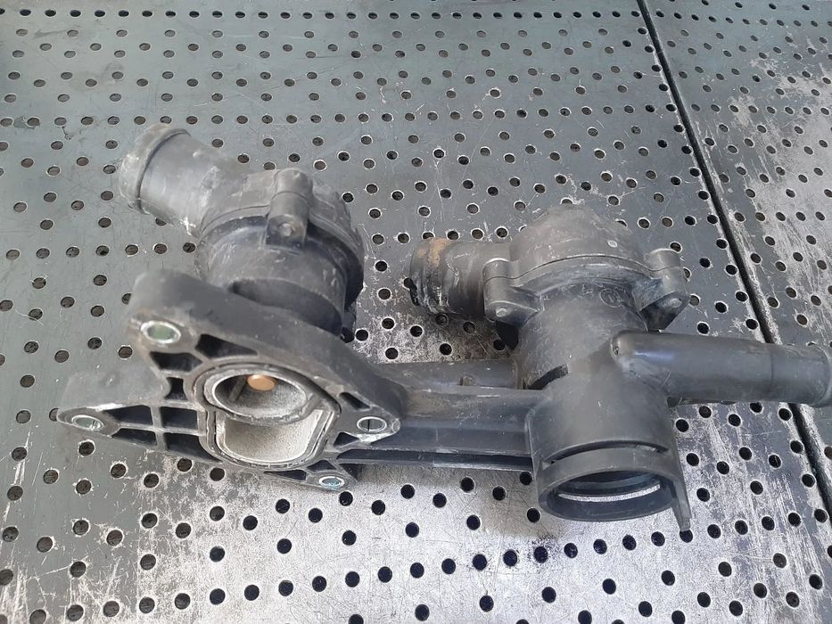 carcasa termostat  1.6 fsi bag  vw golf 5 skoda octavia 2 audi a3 8p seat leon 03c121118c