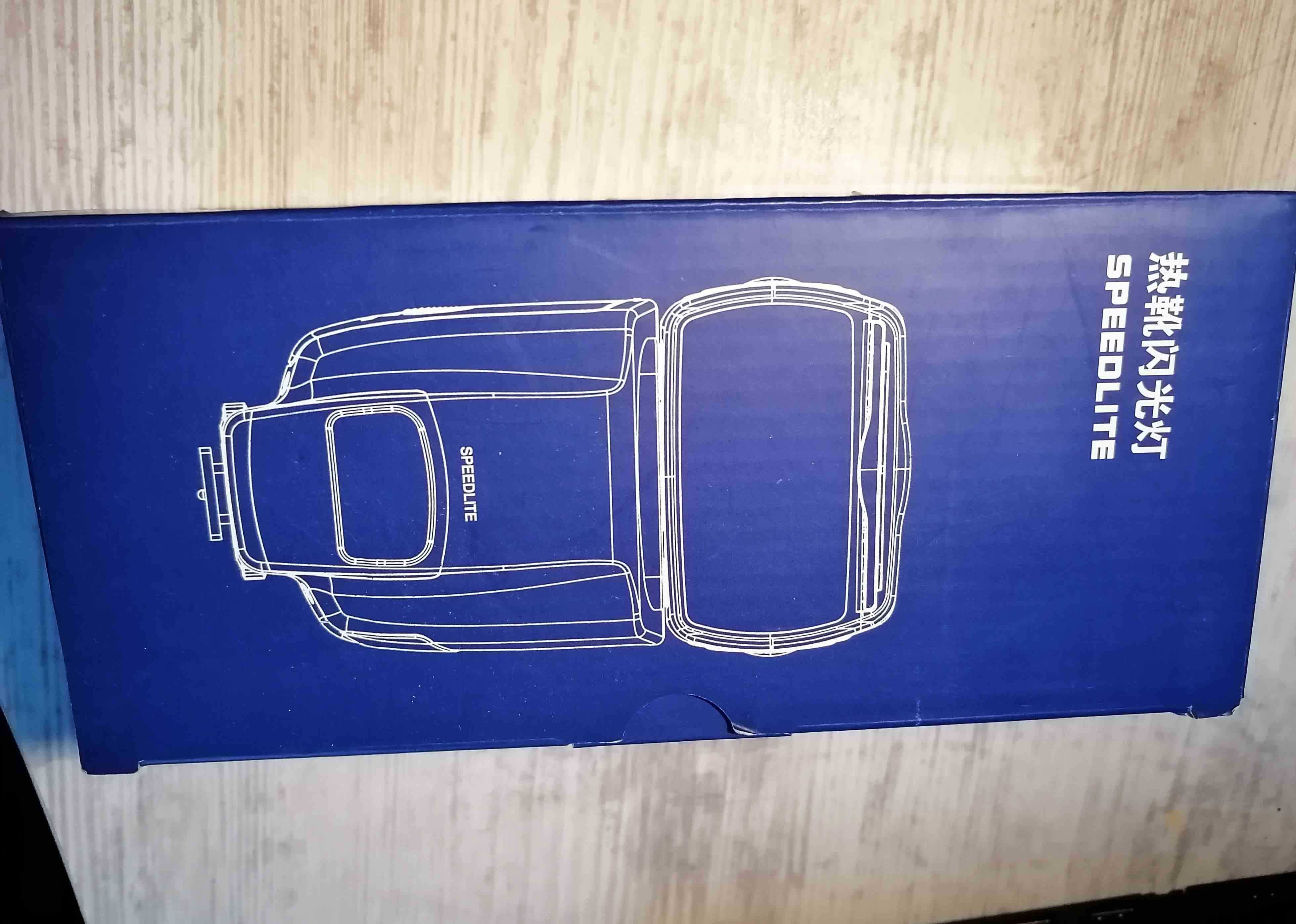 Продавам универсална фотосветкавица -SF 770 I