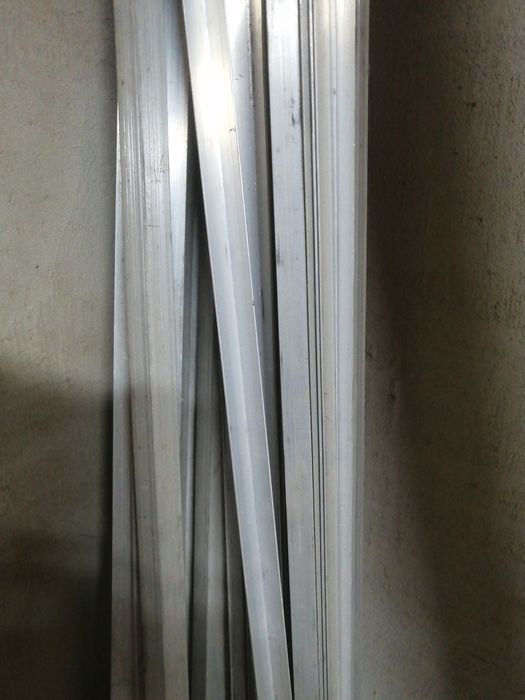 Продам уголок аллюминиевый