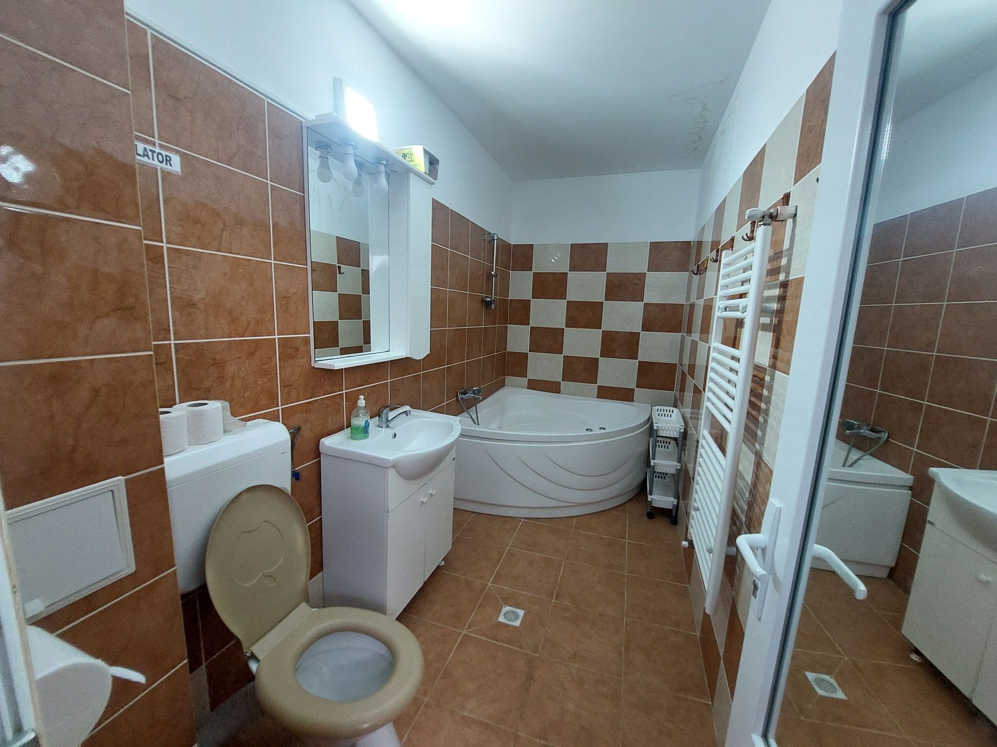 Apartament in vila 5 camere Costinesti Centru Nucilor aproape de plaja