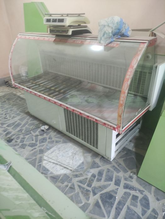 Витрина холодильник