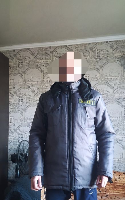 Продам бушлак охранника зимний.  Практически не одевался