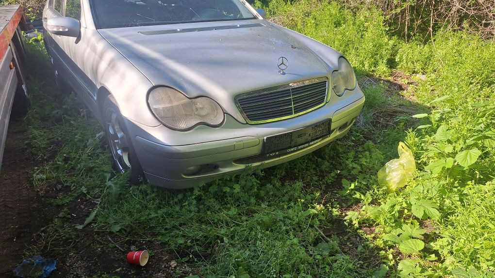 Мерцедес С200 2.2 дизел 150 коня ръчка
